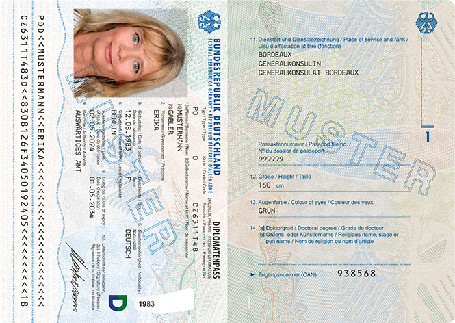 Abbildung der Passkartendatenseite und der Passbuchinnenseite 1 des Diplomatenpasses mit dem neuen Datenfeld „Nr. 14 [a] Doktorgrad“ und dem dort zugeordneten Datenfeld „[b] Ordens- oder Künstlername“